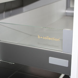 Dämpfungs-System: Premium-Dämpfung mit Chromkante & Glasreling